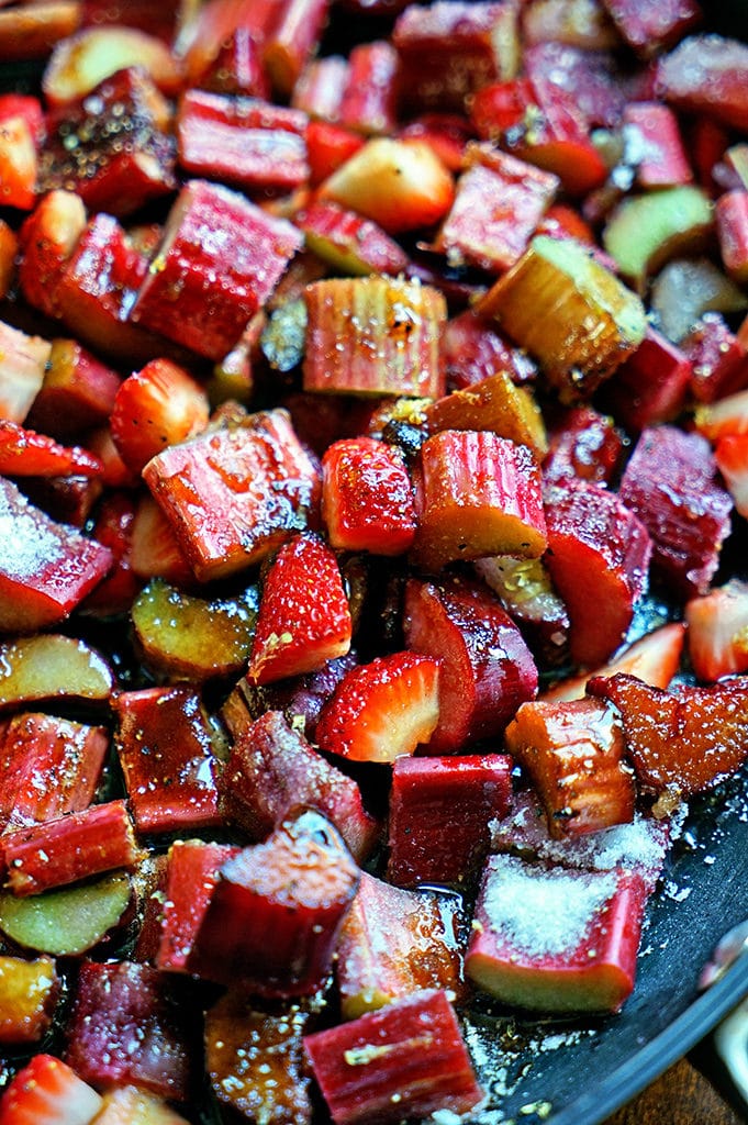 Balsamic Black Pepper Strawberry Rhubarb Crumble3