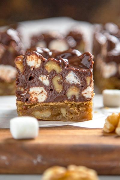 blonde brownies with topping of marshmallows and chocolate
