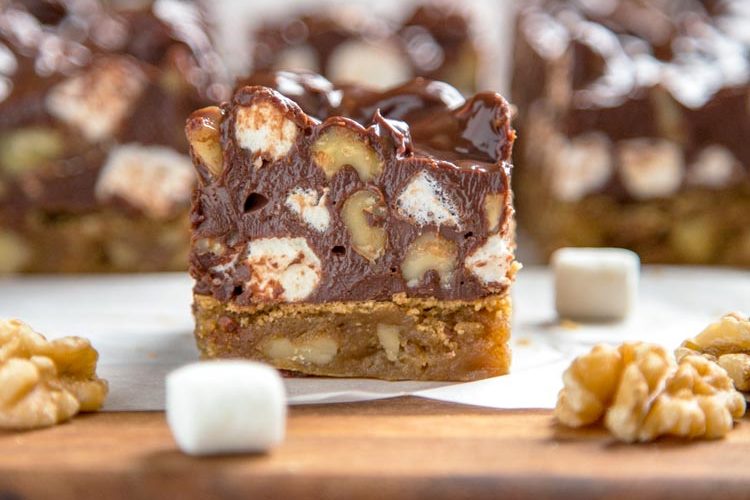 blonde brownies with topping of marshmallows and chocolate